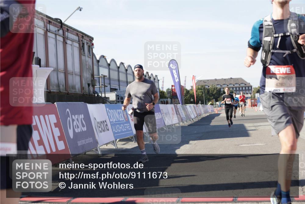 03.10.2025 - Köhlbrandbrückenlauf Jannik Wohlers http://msf.ph/oto/9111673 03.10.2025 13:00:43 Ziel 4016, 4018, 4228, 4299, 4763, 5011, 6042, 6373, 6525 meine-sportfotos.de