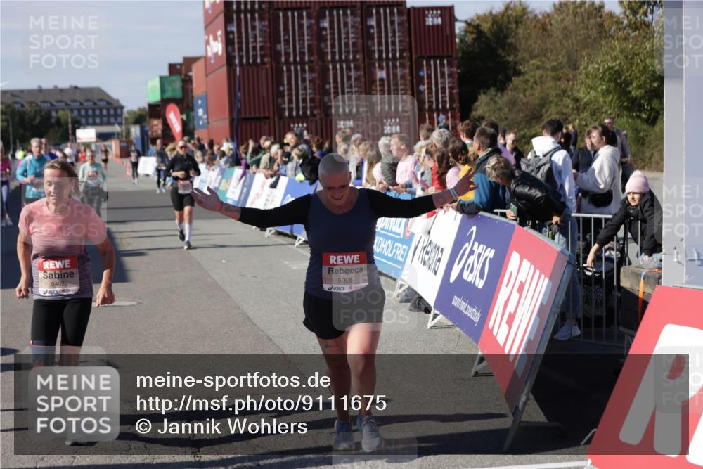 03.10.2025 - Köhlbrandbrückenlauf Jannik Wohlers http://msf.ph/oto/9111675 03.10.2025 13:30:51 Ziel 4715, 4840, 4841, 4937, 5005, 5142, 5391, 5402, 5938, 6223, 6537 meine-sportfotos.de