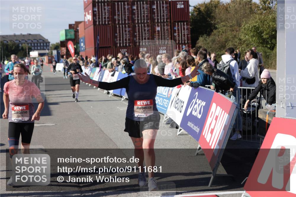 03.10.2025 - Köhlbrandbrückenlauf Jannik Wohlers http://msf.ph/oto/9111681 03.10.2025 13:30:51 Ziel 4715, 4840, 4841, 4937, 5005, 5142, 5391, 5402, 5938, 6223, 6537 meine-sportfotos.de