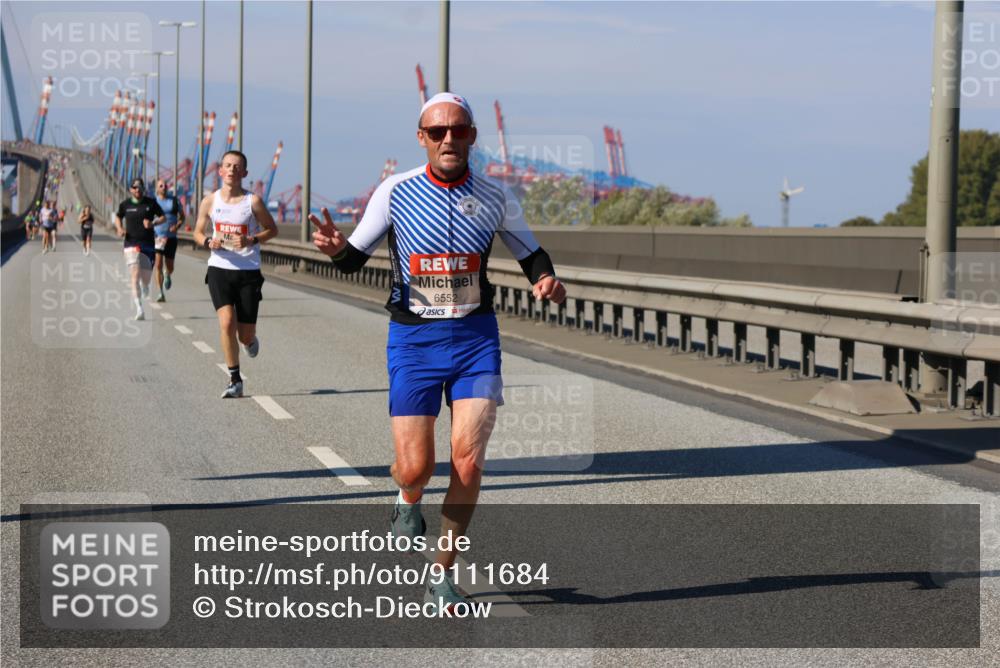 03.10.2025 - Köhlbrandbrückenlauf Strokosch-Dieckow http://msf.ph/oto/9111684 03.10.2025 12:39:39 Position 3 6552 meine-sportfotos.de