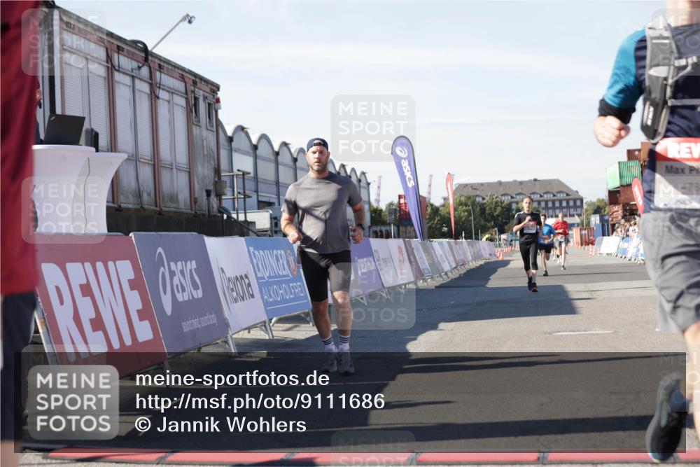 03.10.2025 - Köhlbrandbrückenlauf Jannik Wohlers http://msf.ph/oto/9111686 03.10.2025 13:00:43 Ziel 4016, 4018, 4228, 4299, 4763, 5011, 6042, 6373, 6525 meine-sportfotos.de