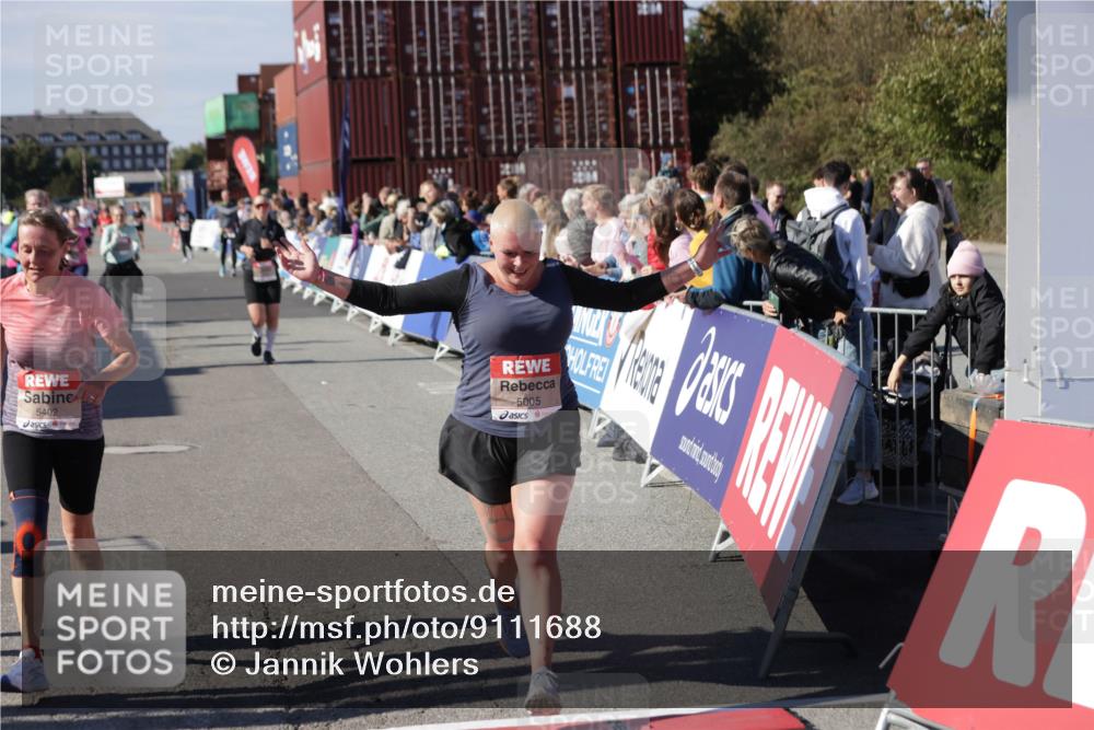 03.10.2025 - Köhlbrandbrückenlauf Jannik Wohlers http://msf.ph/oto/9111688 03.10.2025 13:30:51 Ziel 4715, 4840, 4841, 4937, 5005, 5142, 5391, 5402, 5938, 6223, 6537 meine-sportfotos.de