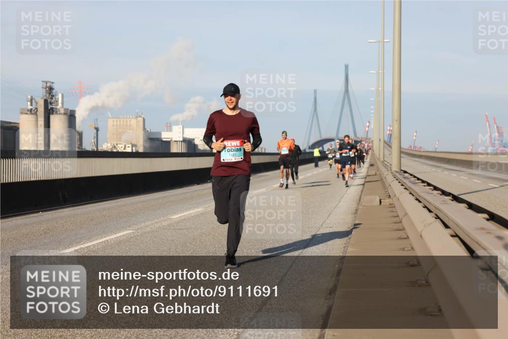 03.10.2025 - Köhlbrandbrückenlauf Lena Gebhardt http://msf.ph/oto/9111691 03.10.2025 09:41:59 Position 2 1421 meine-sportfotos.de