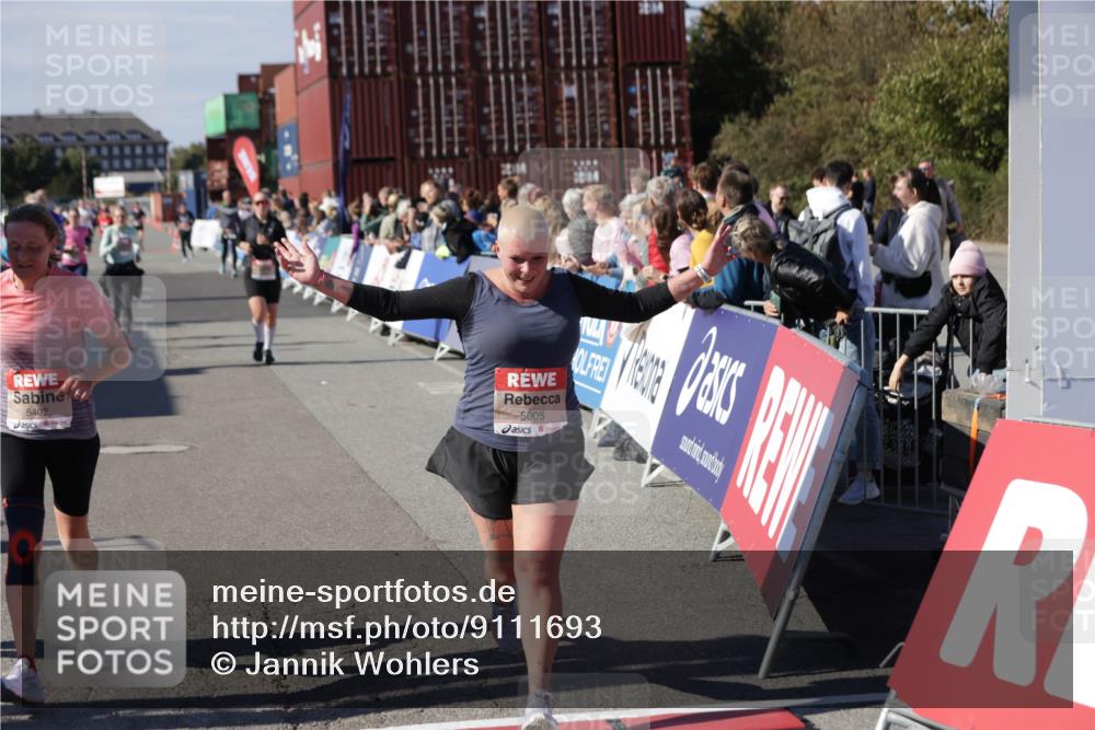 03.10.2025 - Köhlbrandbrückenlauf Jannik Wohlers http://msf.ph/oto/9111693 03.10.2025 13:30:51 Ziel 4715, 4840, 4841, 4937, 5005, 5142, 5391, 5402, 5938, 6223, 6537 meine-sportfotos.de