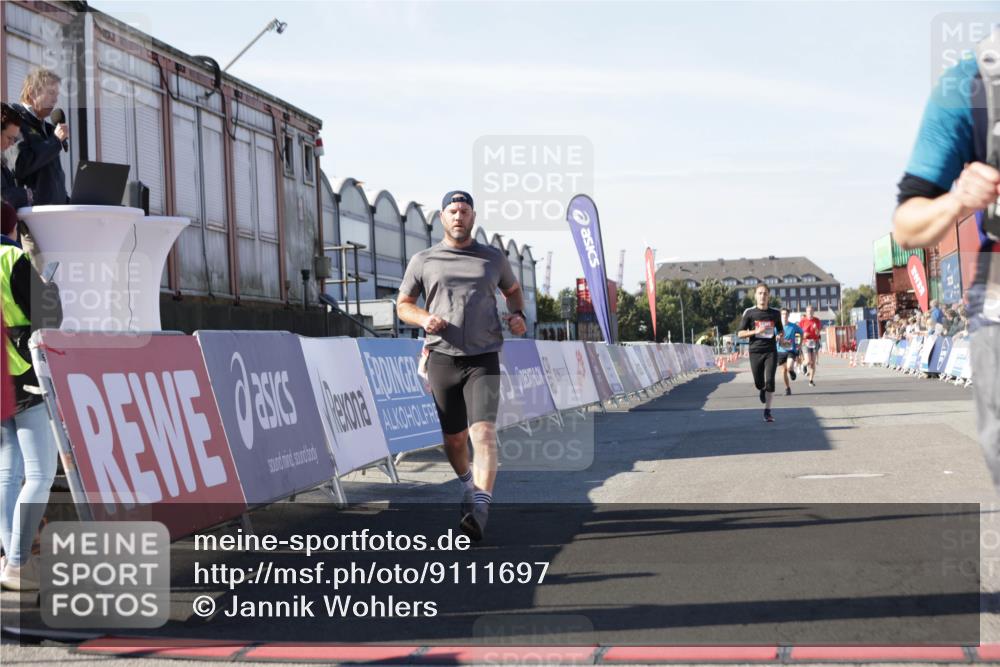 03.10.2025 - Köhlbrandbrückenlauf Jannik Wohlers http://msf.ph/oto/9111697 03.10.2025 13:00:43 Ziel 4016, 4018, 4228, 4299, 4763, 5011, 6042, 6373, 6525 meine-sportfotos.de