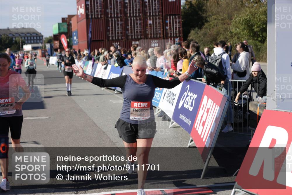 03.10.2025 - Köhlbrandbrückenlauf Jannik Wohlers http://msf.ph/oto/9111701 03.10.2025 13:30:52 Ziel 4715, 4734, 4840, 4841, 4937, 5005, 5142, 5391, 5402, 5938, 6537 meine-sportfotos.de
