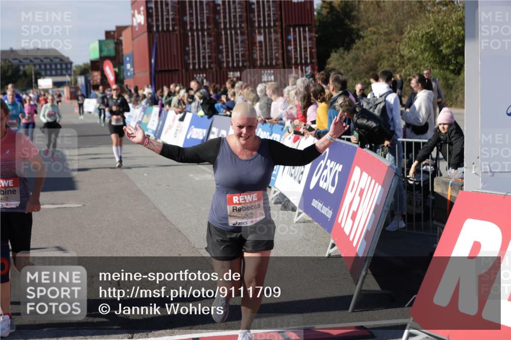 03.10.2025 - Köhlbrandbrückenlauf Jannik Wohlers http://msf.ph/oto/9111709 03.10.2025 13:30:52 Ziel 4715, 4734, 4840, 4841, 4937, 5005, 5142, 5391, 5402, 5938, 6537 meine-sportfotos.de