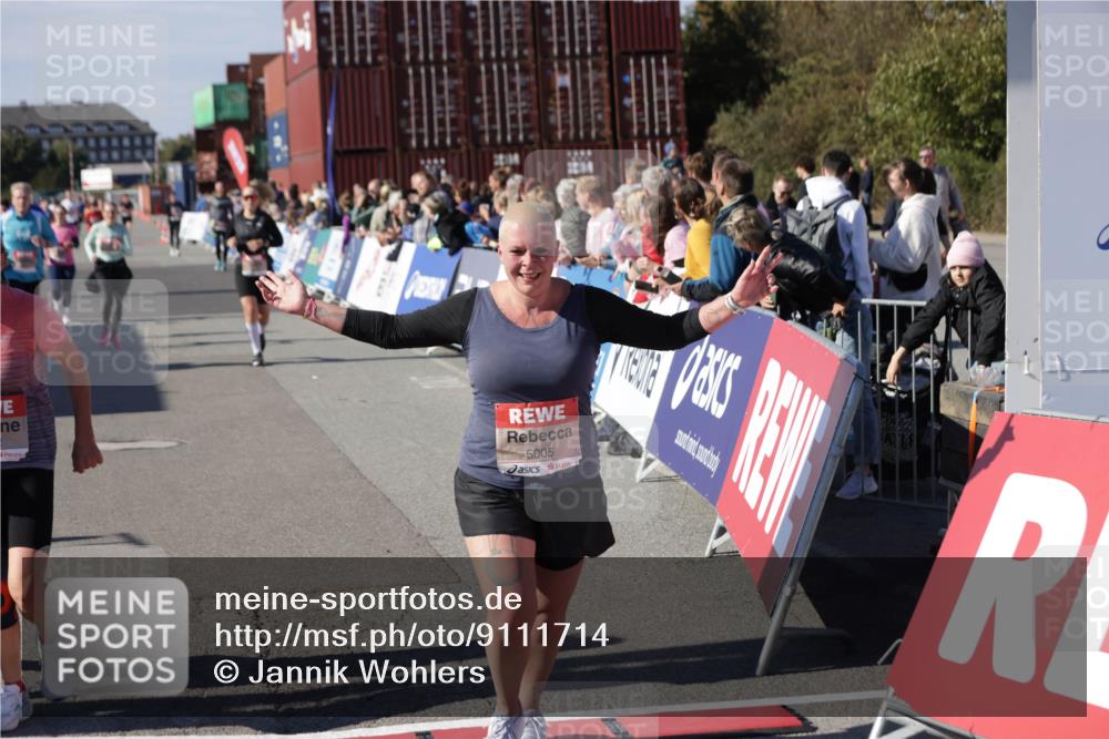 03.10.2025 - Köhlbrandbrückenlauf Jannik Wohlers http://msf.ph/oto/9111714 03.10.2025 13:30:52 Ziel 4715, 4734, 4840, 4841, 4937, 5005, 5142, 5391, 5402, 5938, 6537 meine-sportfotos.de