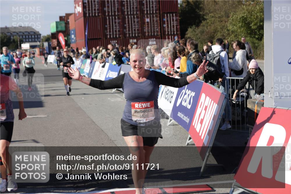 03.10.2025 - Köhlbrandbrückenlauf Jannik Wohlers http://msf.ph/oto/9111721 03.10.2025 13:30:52 Ziel 4715, 4734, 4840, 4841, 4937, 5005, 5142, 5391, 5402, 5938, 6537 meine-sportfotos.de