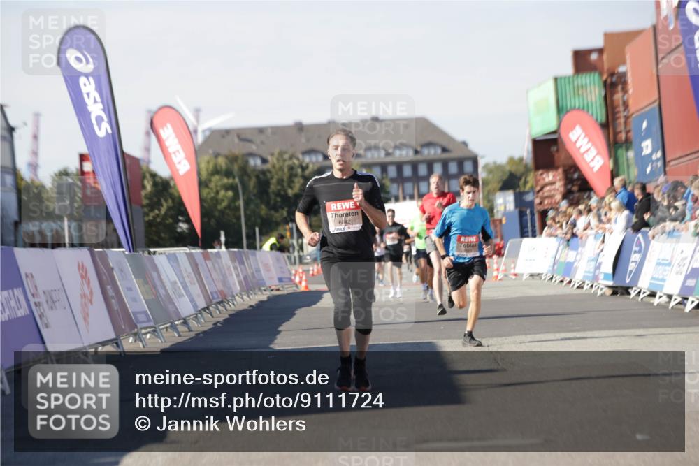 03.10.2025 - Köhlbrandbrückenlauf Jannik Wohlers http://msf.ph/oto/9111724 03.10.2025 13:00:45 Ziel 4016, 4018, 4228, 4299, 4763, 5011, 6042, 6373, 6525 meine-sportfotos.de