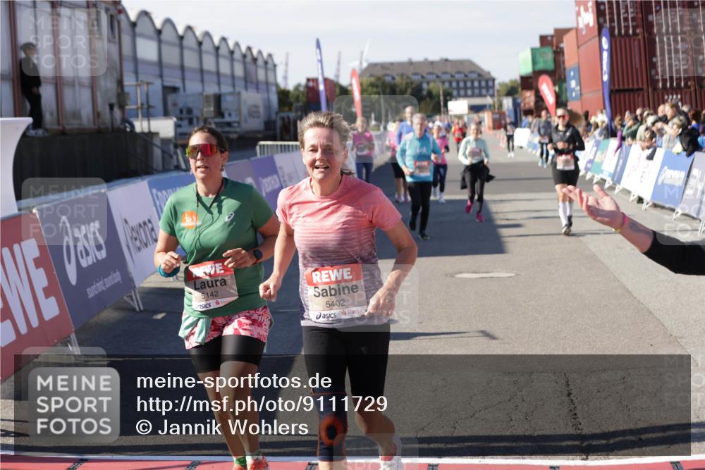 03.10.2025 - Köhlbrandbrückenlauf Jannik Wohlers http://msf.ph/oto/9111729 03.10.2025 13:30:52 Ziel 4715, 4734, 4840, 4841, 4937, 5005, 5142, 5391, 5402, 5938, 6537 meine-sportfotos.de