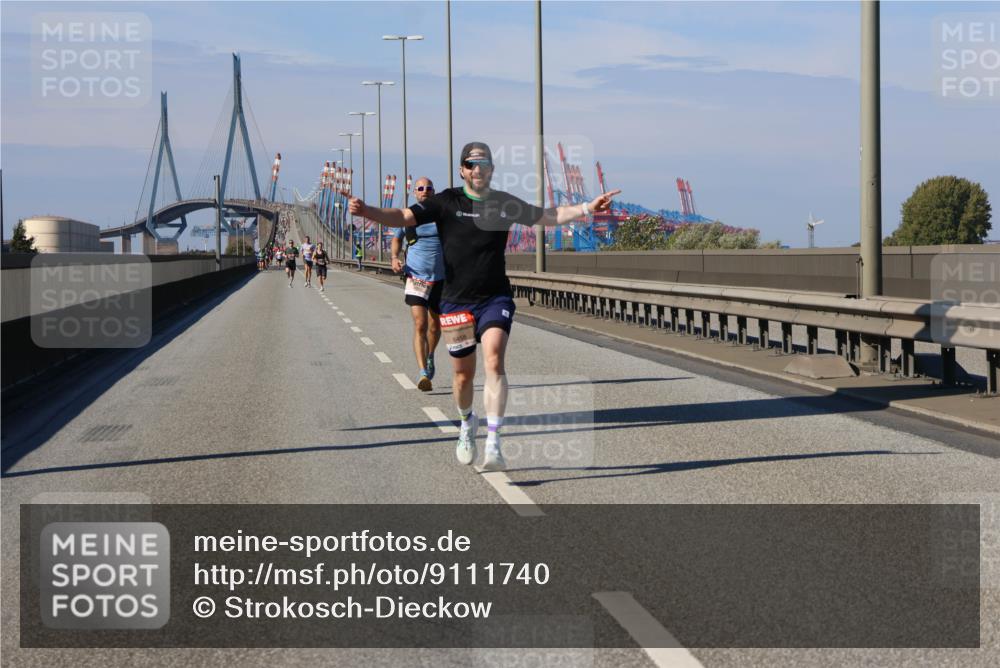 03.10.2025 - Köhlbrandbrückenlauf Strokosch-Dieckow http://msf.ph/oto/9111740 03.10.2025 12:39:48 Position 3 6458 meine-sportfotos.de