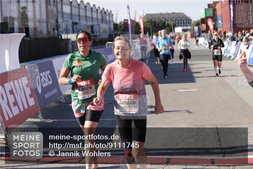 03.10.2025 - Köhlbrandbrückenlauf Jannik Wohlers http://msf.ph/oto/9111745 03.10.2025 13:30:52 Ziel 4715, 4734, 4840, 4841, 4937, 5005, 5142, 5391, 5402, 5938, 6537 meine-sportfotos.de