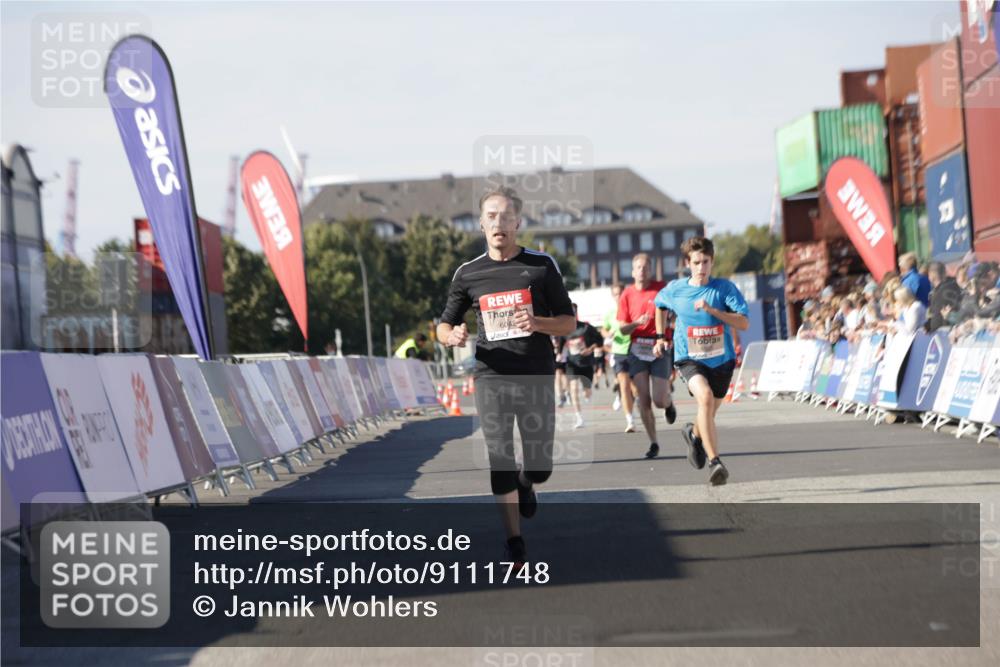 03.10.2025 - Köhlbrandbrückenlauf Jannik Wohlers http://msf.ph/oto/9111748 03.10.2025 13:00:45 Ziel 4016, 4018, 4228, 4299, 4763, 5011, 6042, 6373, 6525 meine-sportfotos.de