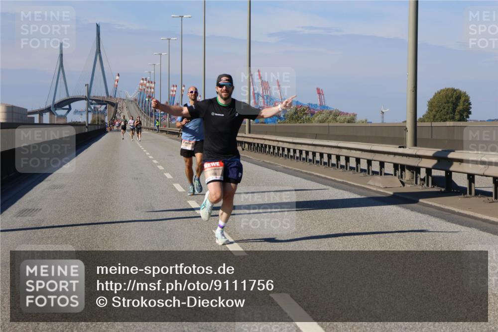 03.10.2025 - Köhlbrandbrückenlauf Strokosch-Dieckow http://msf.ph/oto/9111756 03.10.2025 12:39:48 Position 3 6458 meine-sportfotos.de