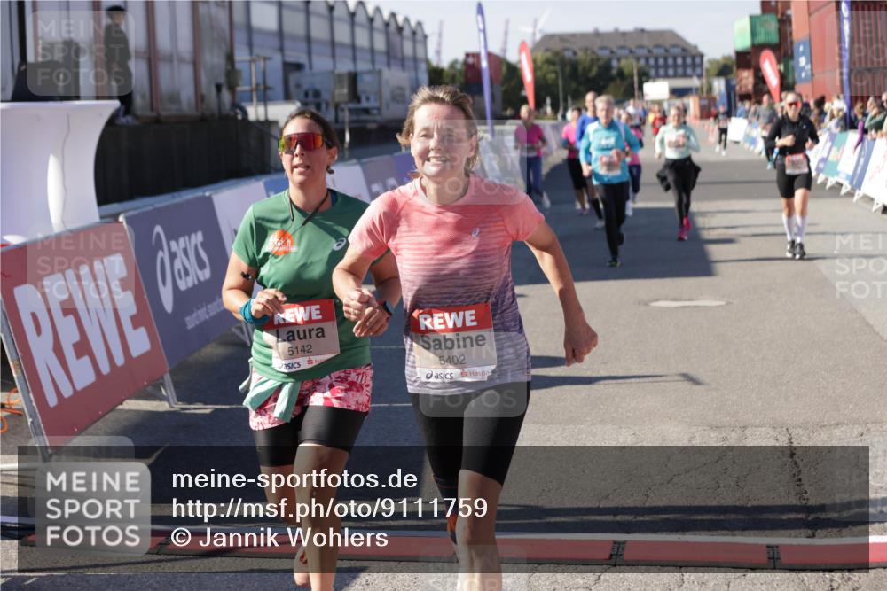 03.10.2025 - Köhlbrandbrückenlauf Jannik Wohlers http://msf.ph/oto/9111759 03.10.2025 13:30:53 Ziel 4715, 4734, 4937, 5005, 5142, 5206, 5349, 5391, 5402, 5938, 6537 meine-sportfotos.de