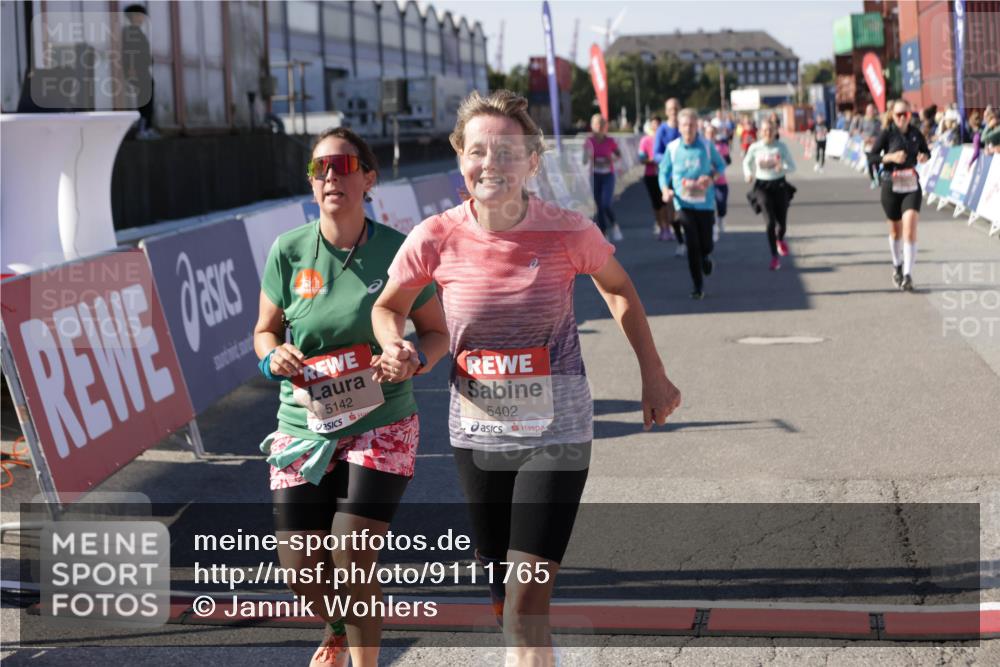 03.10.2025 - Köhlbrandbrückenlauf Jannik Wohlers http://msf.ph/oto/9111765 03.10.2025 13:30:53 Ziel 4715, 4734, 4937, 5005, 5142, 5206, 5349, 5391, 5402, 5938, 6537 meine-sportfotos.de