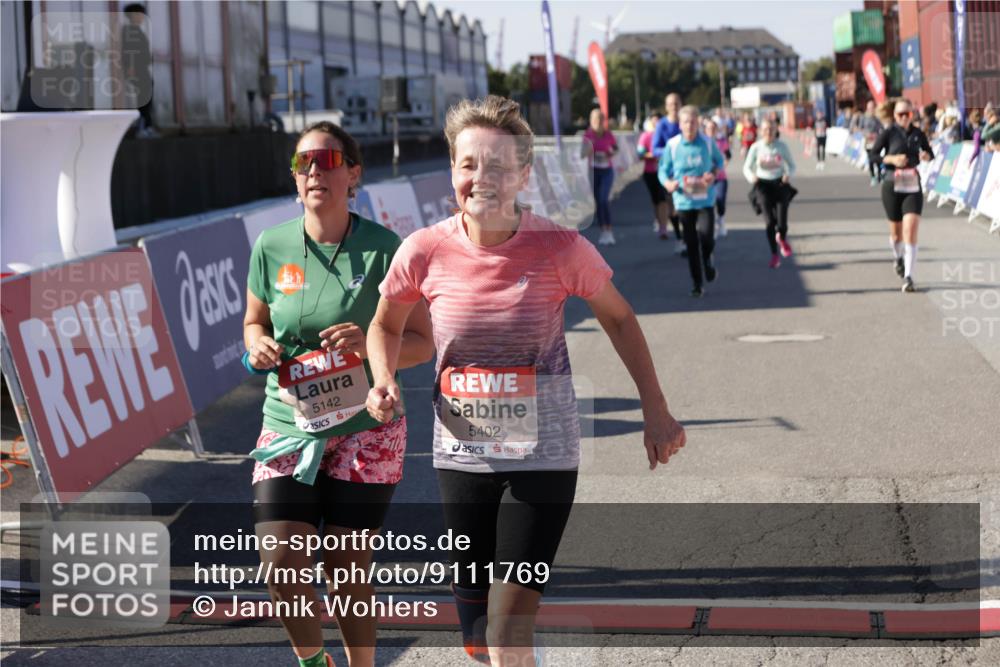 03.10.2025 - Köhlbrandbrückenlauf Jannik Wohlers http://msf.ph/oto/9111769 03.10.2025 13:30:53 Ziel 4715, 4734, 4937, 5005, 5142, 5206, 5349, 5391, 5402, 5938, 6537 meine-sportfotos.de