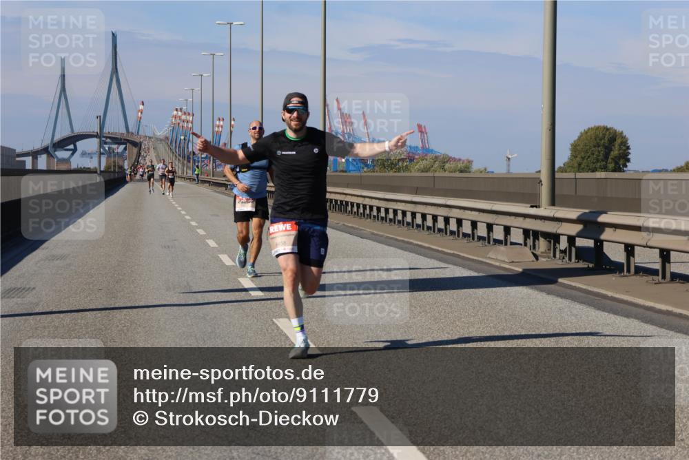 03.10.2025 - Köhlbrandbrückenlauf Strokosch-Dieckow http://msf.ph/oto/9111779 03.10.2025 12:39:48 Position 3 6458 meine-sportfotos.de