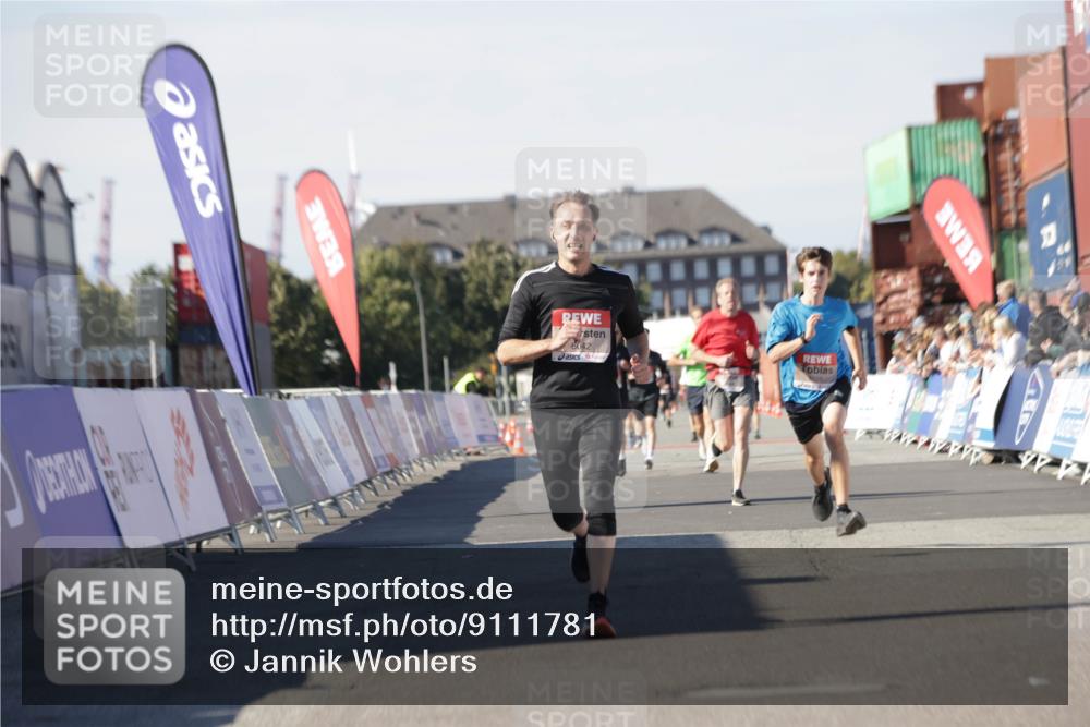 03.10.2025 - Köhlbrandbrückenlauf Jannik Wohlers http://msf.ph/oto/9111781 03.10.2025 13:00:45 Ziel 4016, 4018, 4228, 4299, 4763, 5011, 6042, 6373, 6525 meine-sportfotos.de