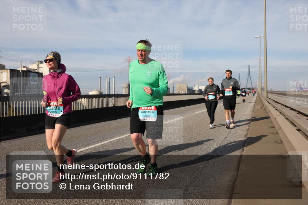03.10.2025 - Köhlbrandbrückenlauf Lena Gebhardt http://msf.ph/oto/9111782 03.10.2025 10:15:36 Position 2 2479, 2839 meine-sportfotos.de