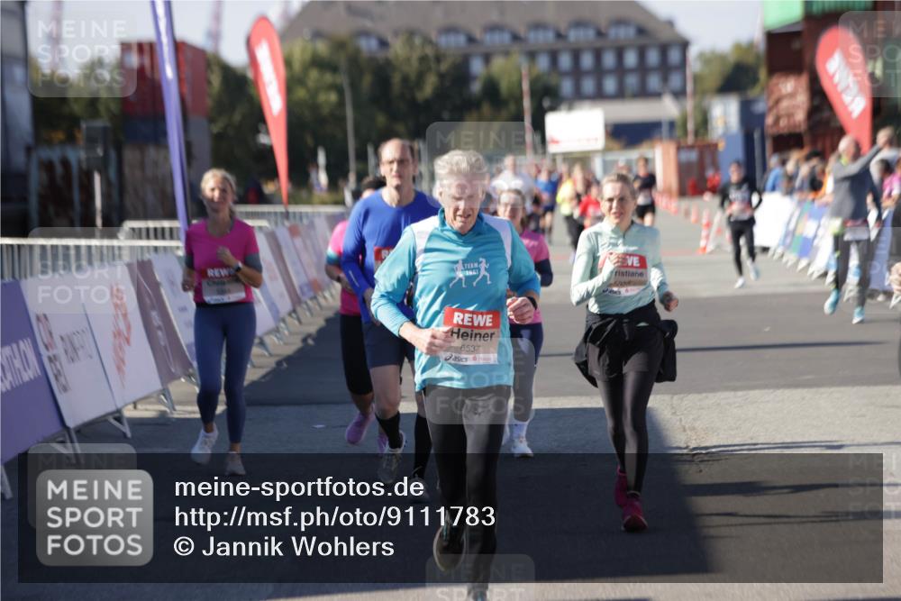 03.10.2025 - Köhlbrandbrückenlauf Jannik Wohlers http://msf.ph/oto/9111783 03.10.2025 13:30:54 Ziel 4715, 4734, 4937, 5005, 5142, 5185, 5206, 5349, 5391, 5402, 5938, 6537 meine-sportfotos.de