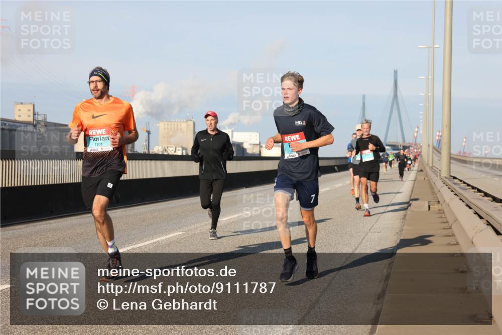 03.10.2025 - Köhlbrandbrückenlauf Lena Gebhardt http://msf.ph/oto/9111787 03.10.2025 09:42:06 Position 2 1101, 1 meine-sportfotos.de