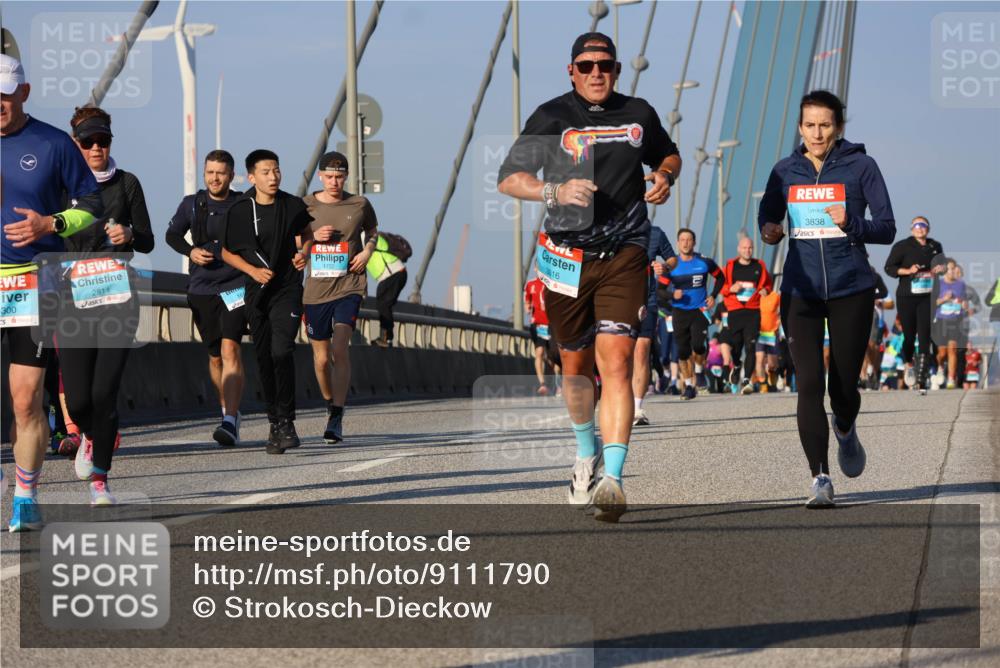 03.10.2025 - Köhlbrandbrückenlauf Strokosch-Dieckow http://msf.ph/oto/9111790 03.10.2025 09:44:43 Position 2 300, 2814, 3016, 3838 meine-sportfotos.de