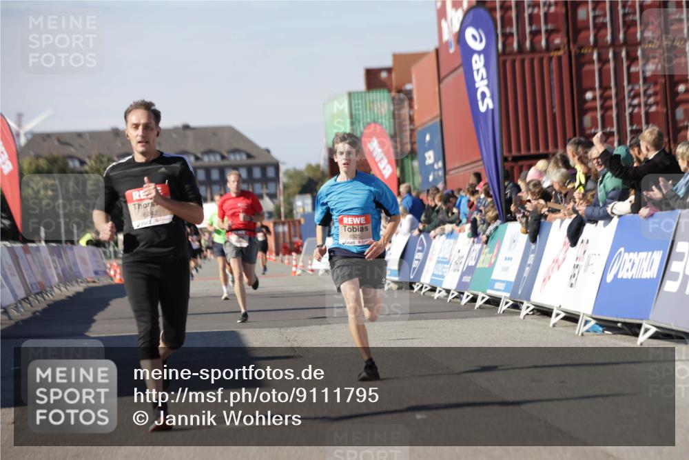03.10.2025 - Köhlbrandbrückenlauf Jannik Wohlers http://msf.ph/oto/9111795 03.10.2025 13:00:46 Ziel 4016, 4018, 4228, 4763, 5011, 6042, 6464, 6525 meine-sportfotos.de