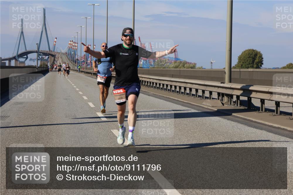 03.10.2025 - Köhlbrandbrückenlauf Strokosch-Dieckow http://msf.ph/oto/9111796 03.10.2025 12:39:49 Position 3 6458 meine-sportfotos.de