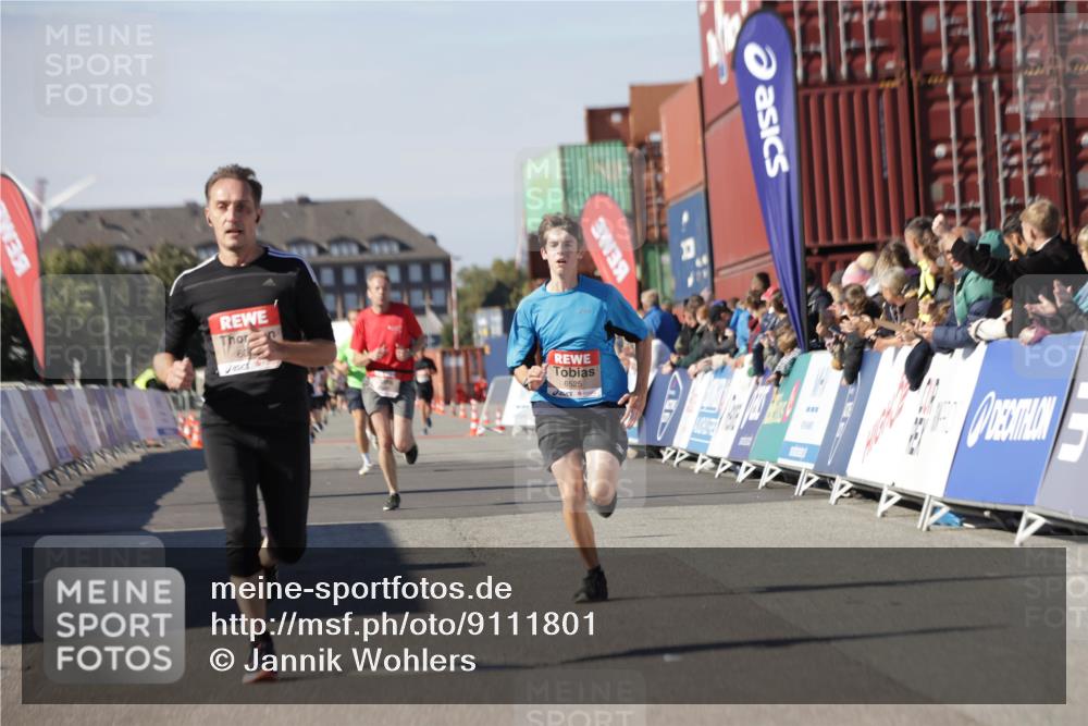 03.10.2025 - Köhlbrandbrückenlauf Jannik Wohlers http://msf.ph/oto/9111801 03.10.2025 13:00:46 Ziel 4016, 4018, 4228, 4763, 5011, 6042, 6464, 6525 meine-sportfotos.de