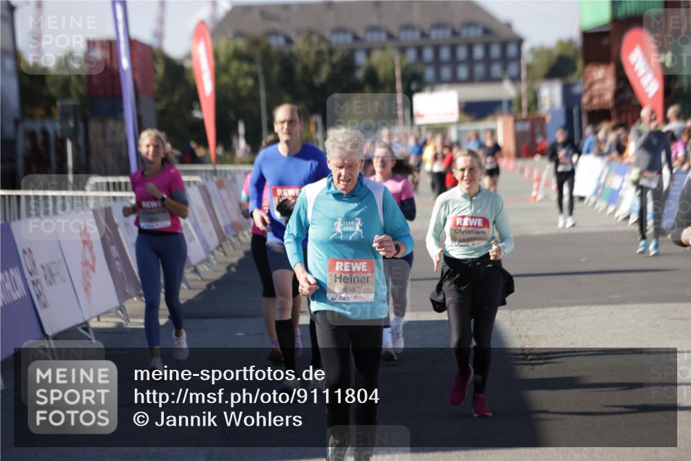 03.10.2025 - Köhlbrandbrückenlauf Jannik Wohlers http://msf.ph/oto/9111804 03.10.2025 13:30:54 Ziel 4715, 4734, 4937, 5005, 5142, 5185, 5206, 5349, 5391, 5402, 5938, 6537 meine-sportfotos.de