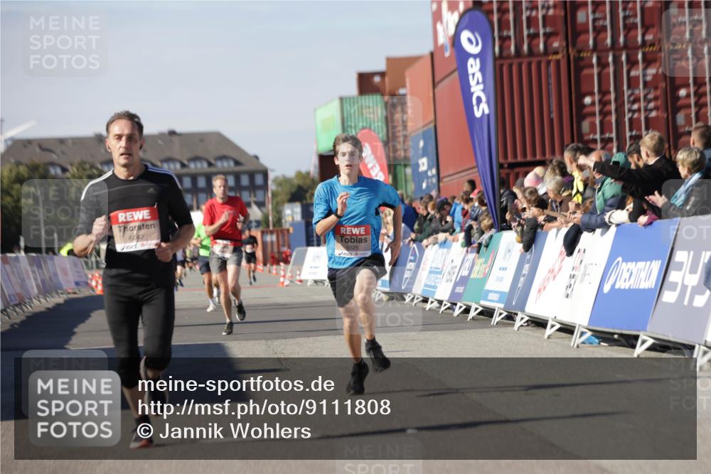 03.10.2025 - Köhlbrandbrückenlauf Jannik Wohlers http://msf.ph/oto/9111808 03.10.2025 13:00:46 Ziel 4016, 4018, 4228, 4763, 5011, 6042, 6464, 6525 meine-sportfotos.de