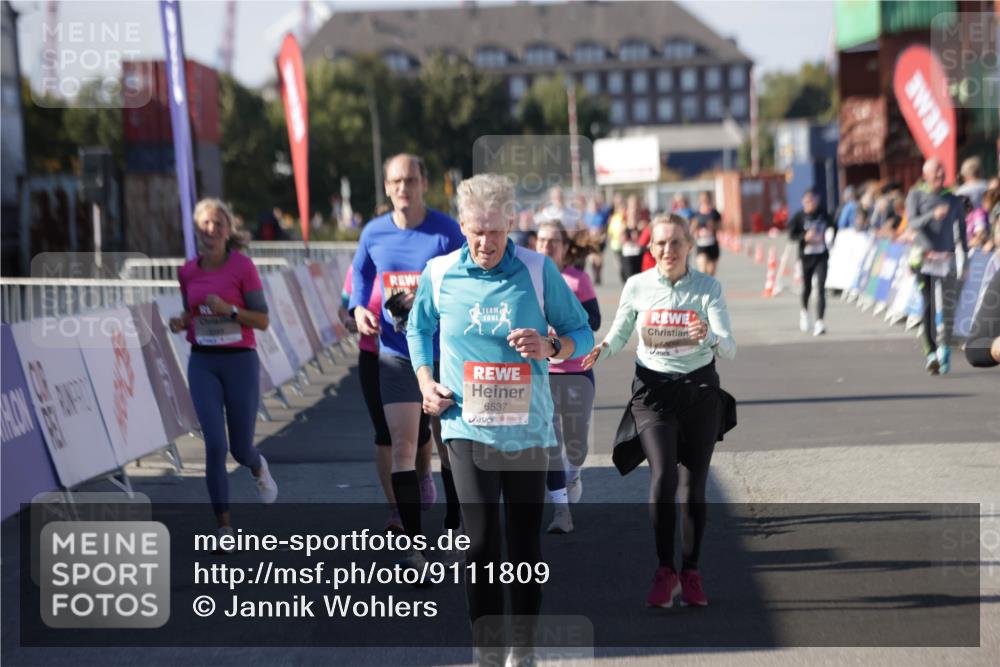 03.10.2025 - Köhlbrandbrückenlauf Jannik Wohlers http://msf.ph/oto/9111809 03.10.2025 13:30:54 Ziel 4715, 4734, 4937, 5005, 5142, 5185, 5206, 5349, 5391, 5402, 5938, 6537 meine-sportfotos.de