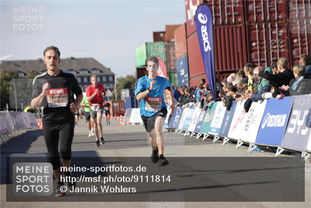 03.10.2025 - Köhlbrandbrückenlauf Jannik Wohlers http://msf.ph/oto/9111814 03.10.2025 13:00:46 Ziel 4016, 4018, 4228, 4763, 5011, 6042, 6464, 6525 meine-sportfotos.de