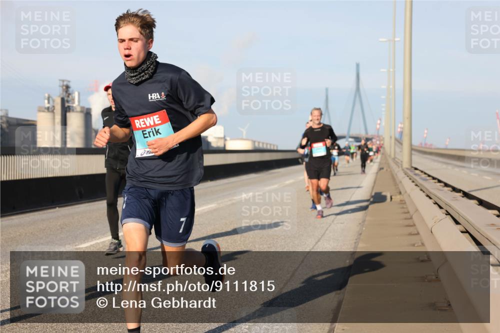 03.10.2025 - Köhlbrandbrückenlauf Lena Gebhardt http://msf.ph/oto/9111815 03.10.2025 09:42:06 Position 2  meine-sportfotos.de