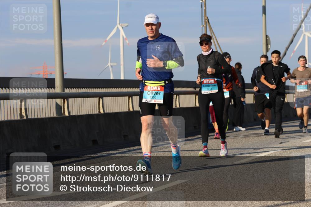 03.10.2025 - Köhlbrandbrückenlauf Strokosch-Dieckow http://msf.ph/oto/9111817 03.10.2025 09:44:45 Position 2 3300, 2814 meine-sportfotos.de