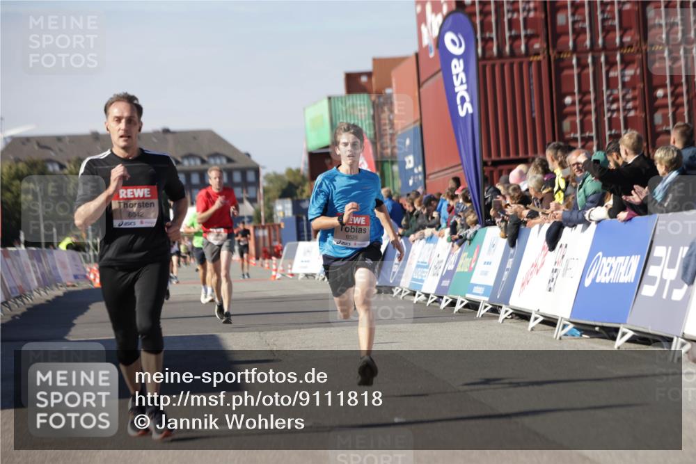 03.10.2025 - Köhlbrandbrückenlauf Jannik Wohlers http://msf.ph/oto/9111818 03.10.2025 13:00:46 Ziel 4016, 4018, 4228, 4763, 5011, 6042, 6464, 6525 meine-sportfotos.de
