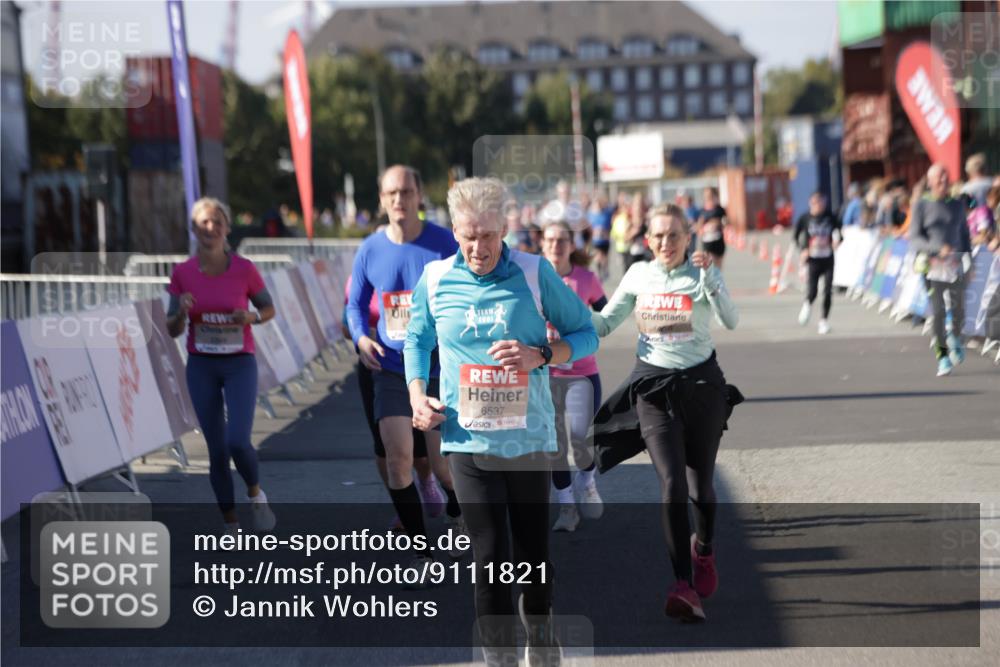 03.10.2025 - Köhlbrandbrückenlauf Jannik Wohlers http://msf.ph/oto/9111821 03.10.2025 13:30:54 Ziel 4715, 4734, 4937, 5005, 5142, 5185, 5206, 5349, 5391, 5402, 5938, 6537 meine-sportfotos.de