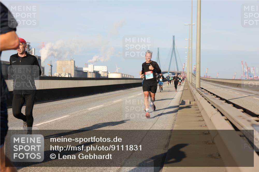 03.10.2025 - Köhlbrandbrückenlauf Lena Gebhardt http://msf.ph/oto/9111831 03.10.2025 09:42:07 Position 2  meine-sportfotos.de