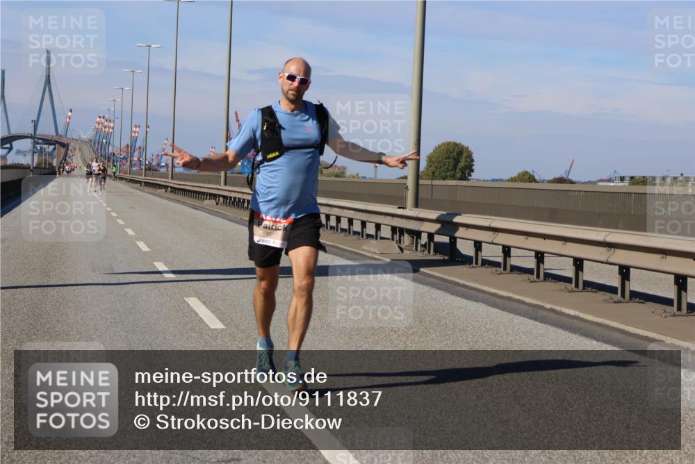 03.10.2025 - Köhlbrandbrückenlauf Strokosch-Dieckow http://msf.ph/oto/9111837 03.10.2025 12:39:52 Position 3 4017 meine-sportfotos.de