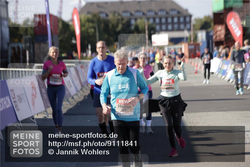 03.10.2025 - Köhlbrandbrückenlauf Jannik Wohlers http://msf.ph/oto/9111841 03.10.2025 13:30:54 Ziel 4715, 4734, 4937, 5005, 5142, 5185, 5206, 5349, 5391, 5402, 5938, 6537 meine-sportfotos.de