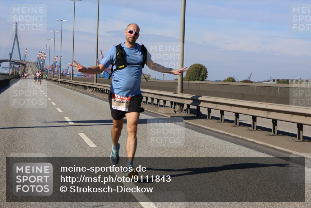 03.10.2025 - Köhlbrandbrückenlauf Strokosch-Dieckow http://msf.ph/oto/9111843 03.10.2025 12:39:52 Position 3 4017 meine-sportfotos.de