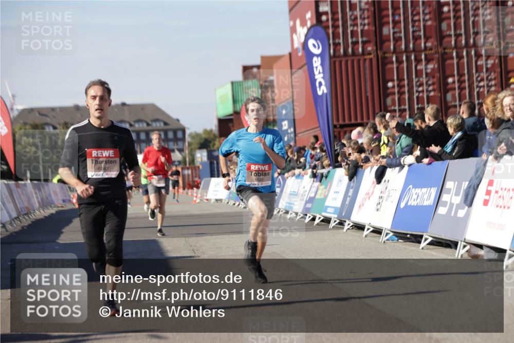 03.10.2025 - Köhlbrandbrückenlauf Jannik Wohlers http://msf.ph/oto/9111846 03.10.2025 13:00:47 Ziel 4018, 4228, 4763, 5011, 6042, 6464, 6525 meine-sportfotos.de