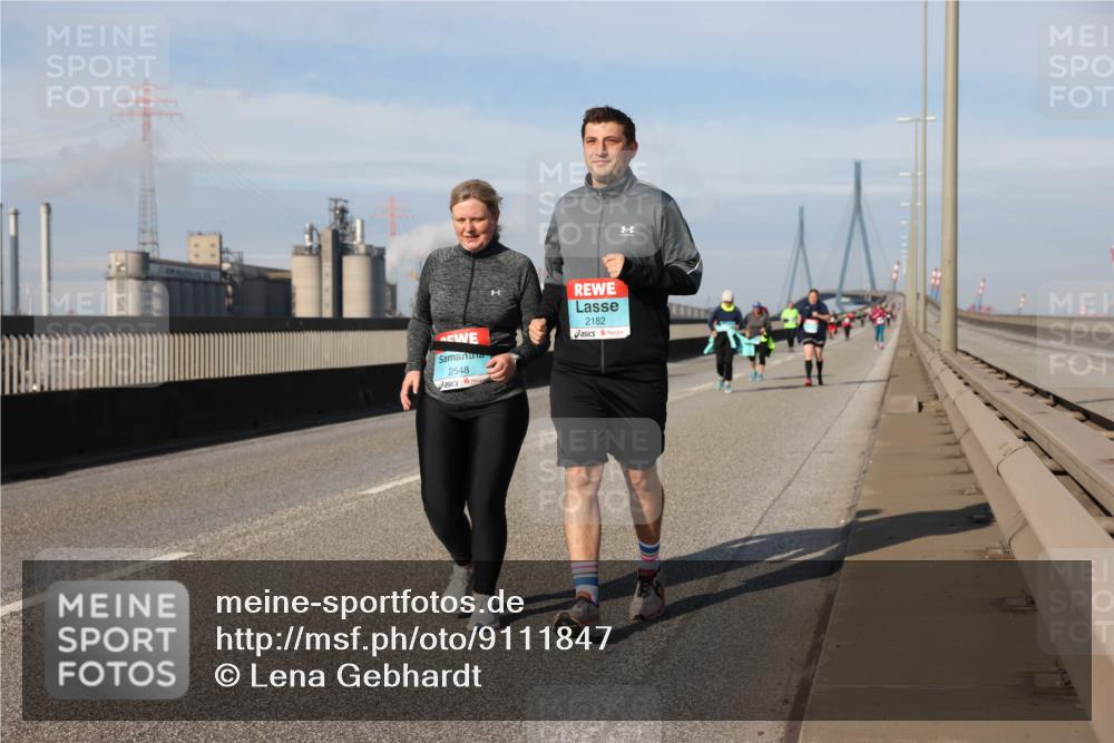 03.10.2025 - Köhlbrandbrückenlauf Lena Gebhardt http://msf.ph/oto/9111847 03.10.2025 10:15:37 Position 2 2548, 2182 meine-sportfotos.de