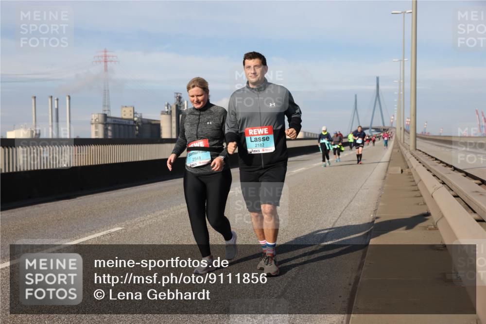 03.10.2025 - Köhlbrandbrückenlauf Lena Gebhardt http://msf.ph/oto/9111856 03.10.2025 10:15:38 Position 2 2548, 2182 meine-sportfotos.de
