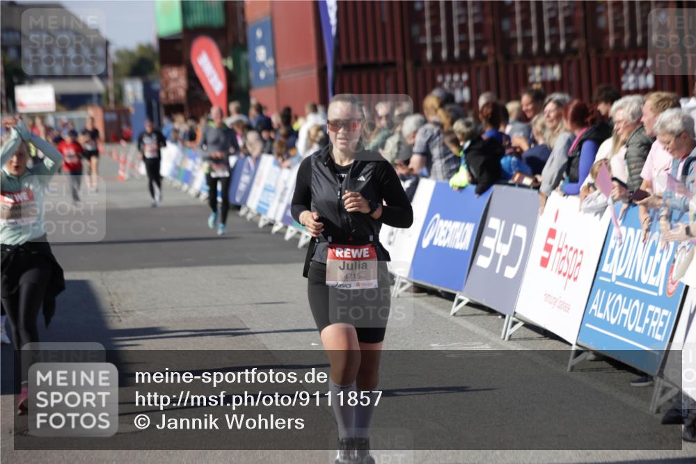 03.10.2025 - Köhlbrandbrückenlauf Jannik Wohlers http://msf.ph/oto/9111857 03.10.2025 13:30:55 Ziel 4715, 4734, 4937, 5005, 5142, 5185, 5206, 5349, 5391, 5402, 5938, 6537 meine-sportfotos.de