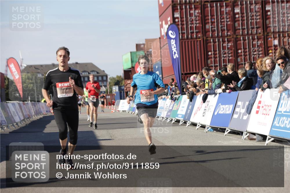 03.10.2025 - Köhlbrandbrückenlauf Jannik Wohlers http://msf.ph/oto/9111859 03.10.2025 13:00:47 Ziel 4018, 4228, 4763, 5011, 6042, 6464, 6525 meine-sportfotos.de