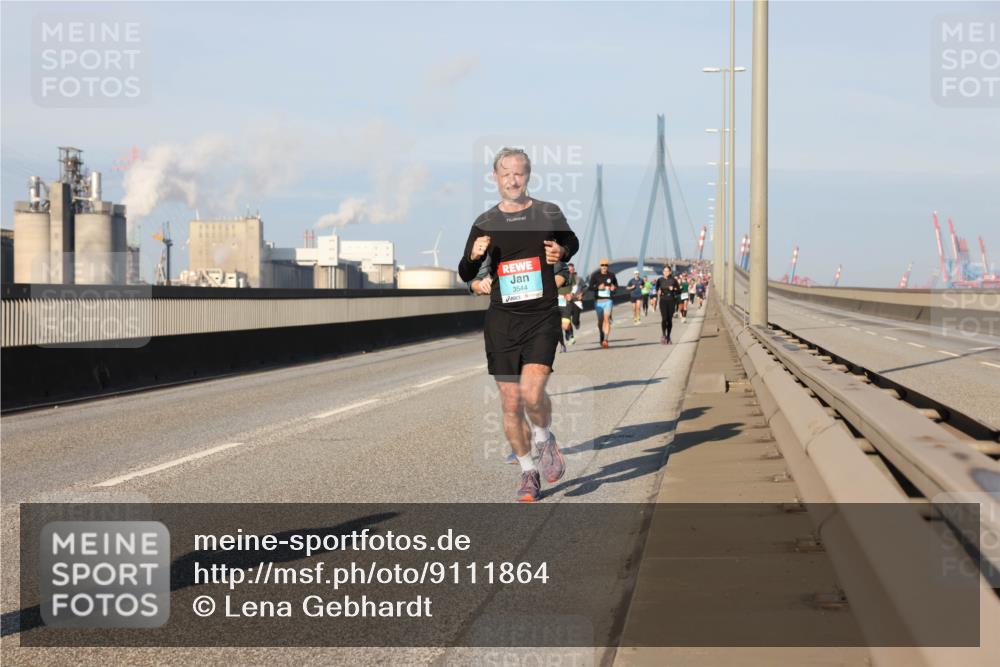03.10.2025 - Köhlbrandbrückenlauf Lena Gebhardt http://msf.ph/oto/9111864 03.10.2025 09:42:08 Position 2 3544 meine-sportfotos.de