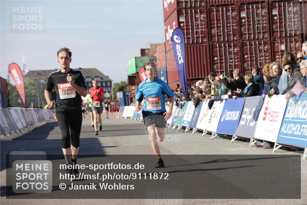 03.10.2025 - Köhlbrandbrückenlauf Jannik Wohlers http://msf.ph/oto/9111872 03.10.2025 13:00:47 Ziel 4018, 4228, 4763, 5011, 6042, 6464, 6525 meine-sportfotos.de
